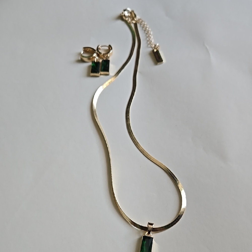 Elegant Gold Necklace and Earring Set #1418292